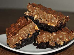 Peanut Butter Cup Crunch Brownie Bars